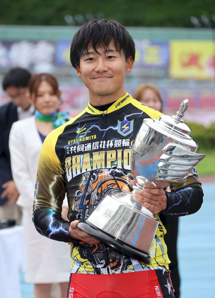 宇都宮競輪・GⅡ共同通信社杯】眞杉匠がGⅡ連覇、猛然と内を突進して