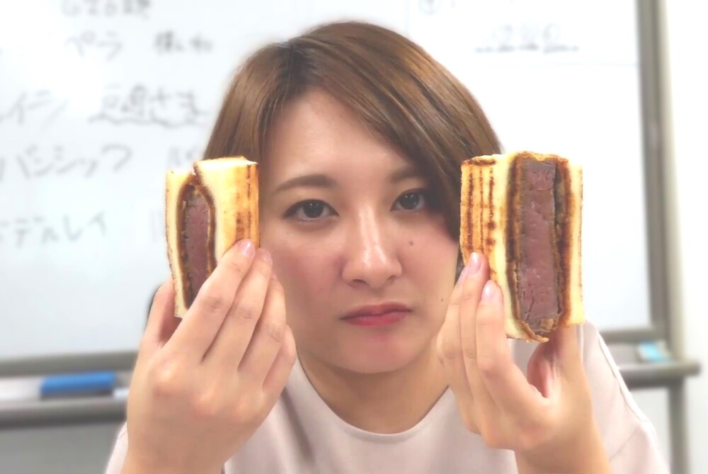 ステーキサンドにご満悦