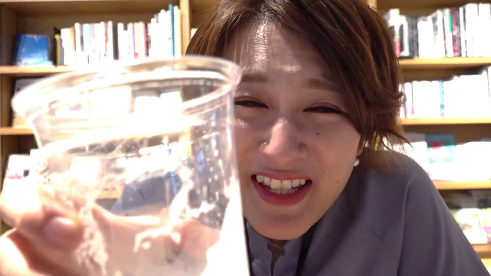 まずは「抑えめに」ラージサイズのビール完飲☆