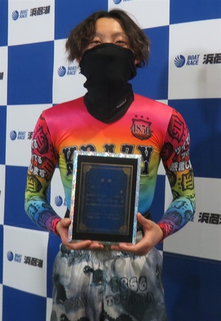 浜名湖のルーキーシリーズ第18戦を制した豊田健士郎＝中日スポーツ提供  拡大 浜名湖のルーキーシリーズ第18戦を制した豊田健士郎＝中日スポーツ提供