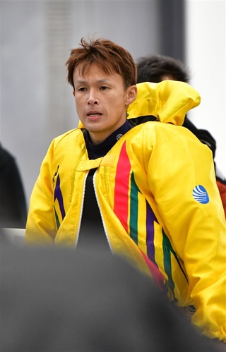 3日目1R、まくり差しを決めた宮地元輝